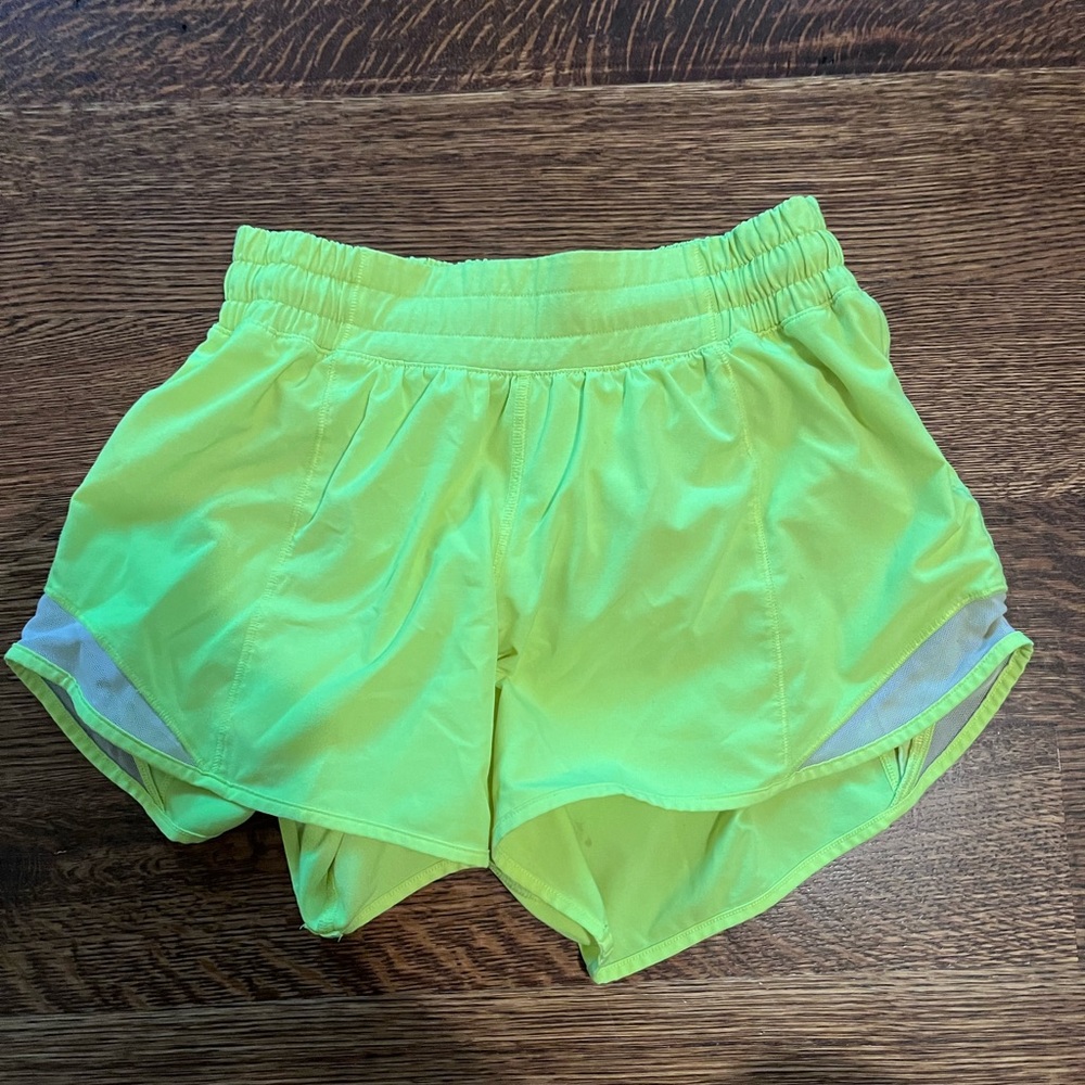 Lulu Lemon hotty hot shorts, 4’